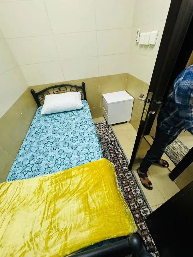 Guest house Small Single Room Inside Luxurious Villa Dubai