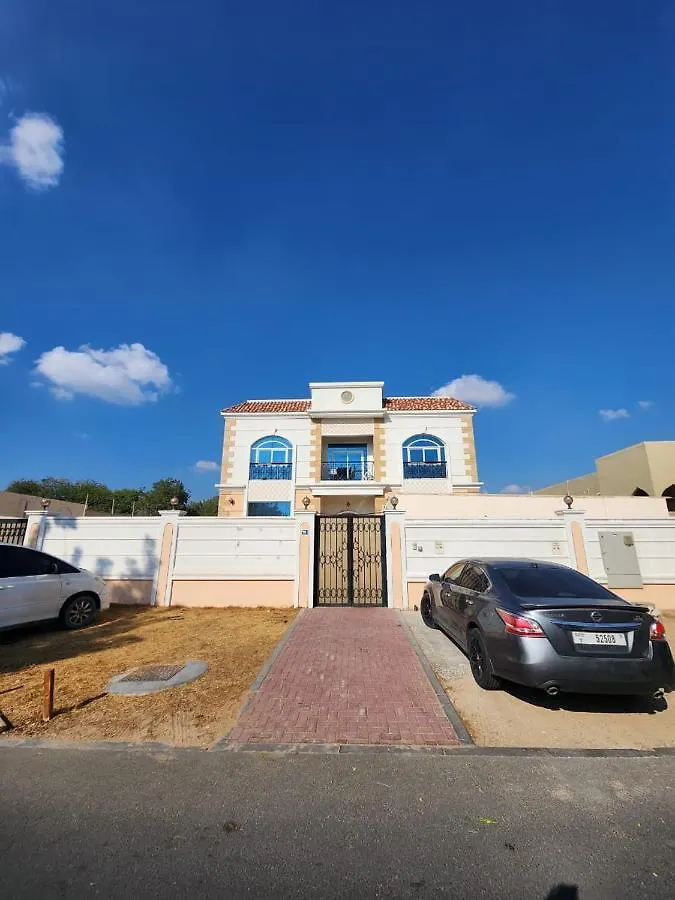 Small Single Room Inside Luxurious Villa Dubai 0*,