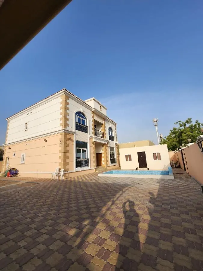 Small Single Room Inside Luxurious Villa Dubai Guest house