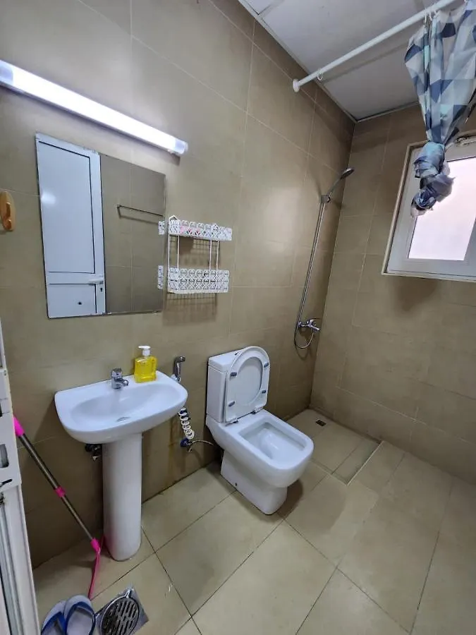 Guest house Small Single Room Inside Luxurious Villa Dubai