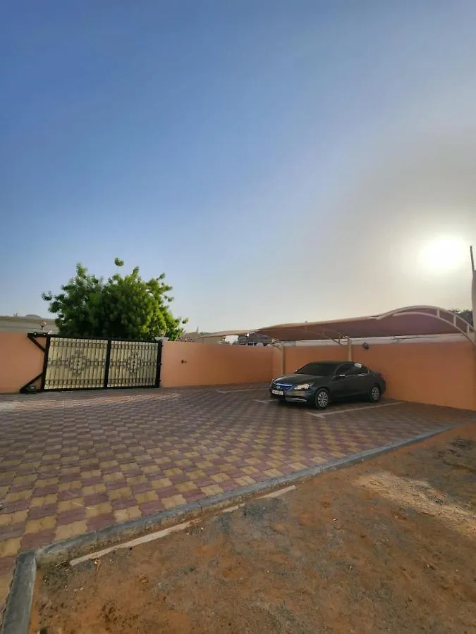 Guest house Small Single Room Inside Luxurious Villa Dubai